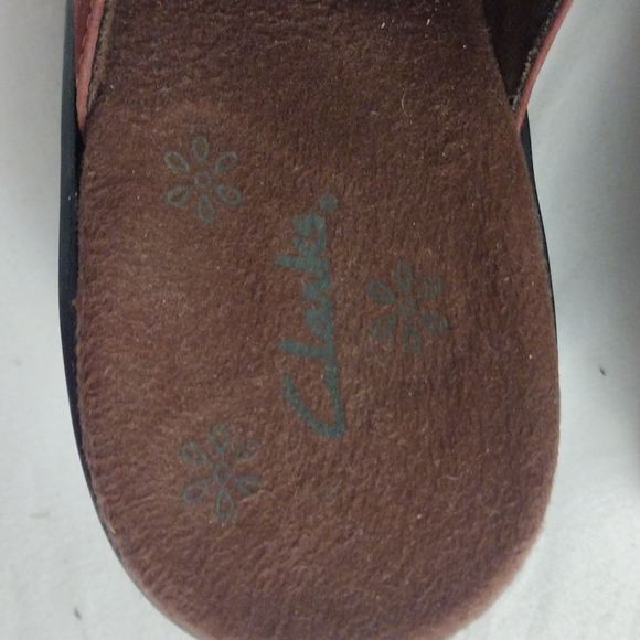 Clarks Mule SlipOn Clog Burgundy Size 7 Like New Burgundy Mule Clark Shoe Size 7 - Picture 6 of 8